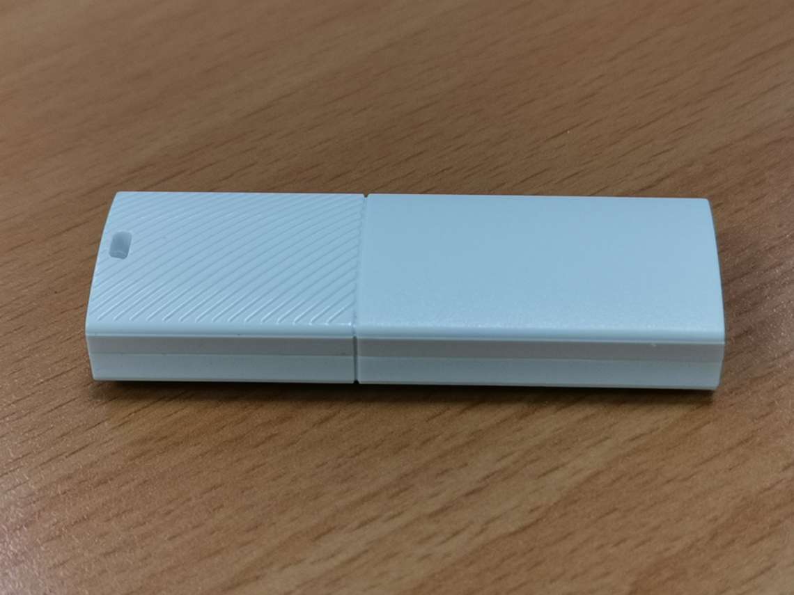 USB klíč A-DATA UV220, 32GB, USB 2.0, White (AUV220-32G-RWHGY)