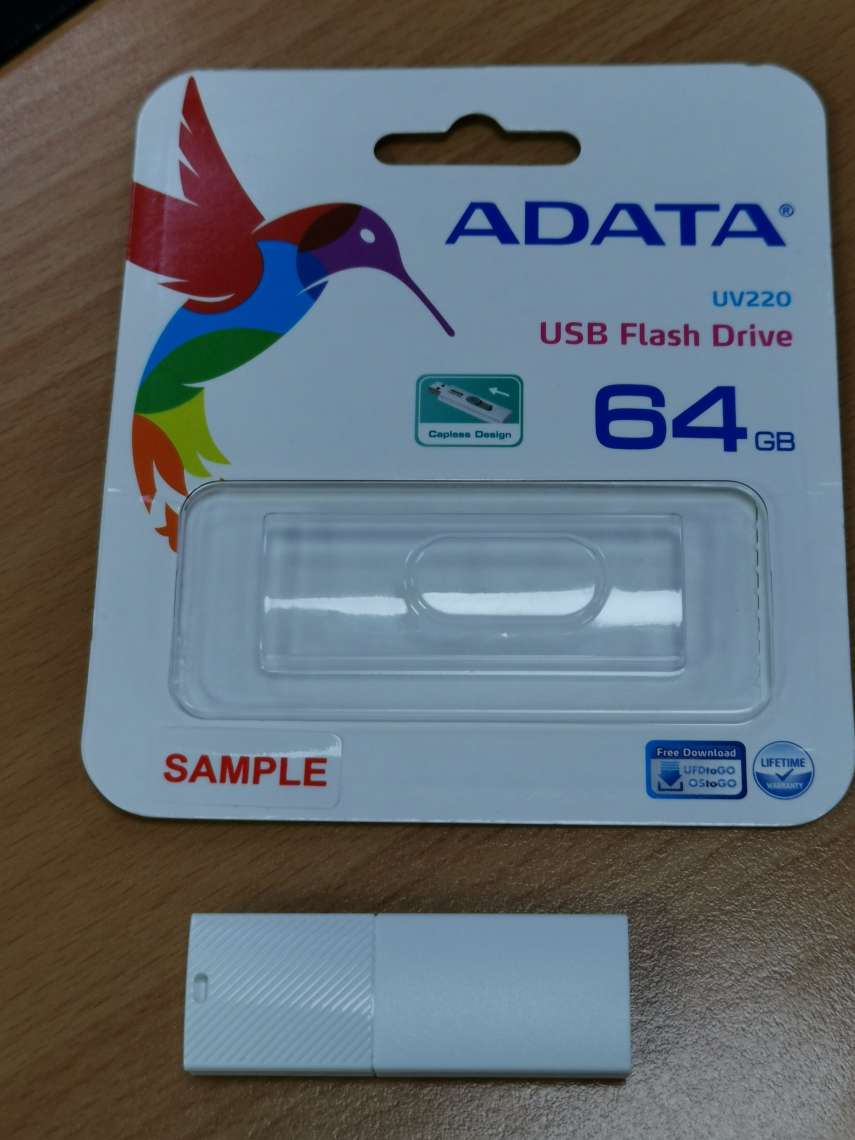 USB klíč A-DATA UV220, 64GB, USB 2.0, White (AUV220-64G-RWHGY) USB klíč A-DATA UV220, 64GB, USB 2.0, White (AUV220-64G-RWHGY)