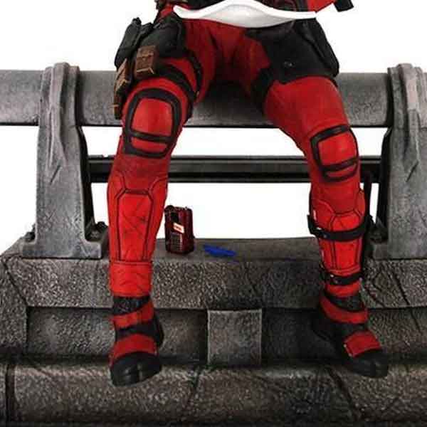 Figurka Deadpool Premier Collection Statue