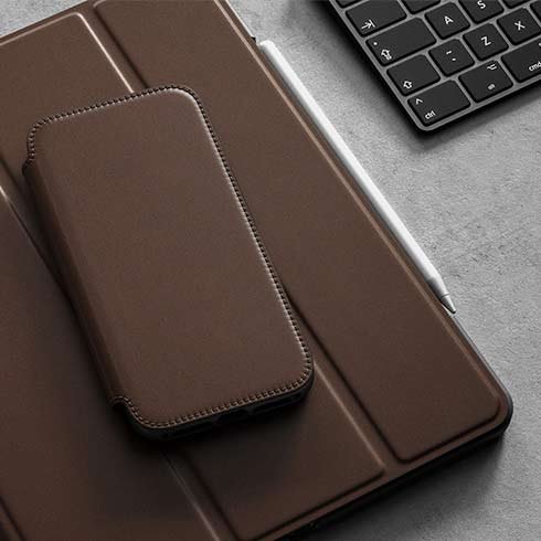 Knížkové odolné pouzdro Nomad pro iPhone 12 mini, hnědé Knížkové odolné pouzdro Nomad pro iPhone 12 mini, hnědé