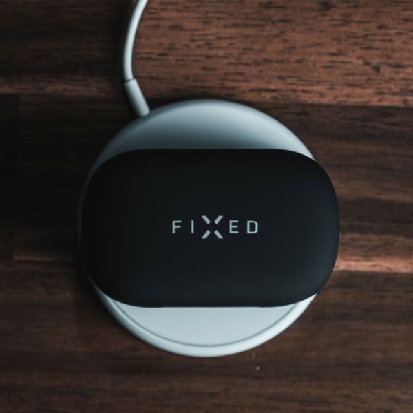 FIXED MagPad Stolní nabíječka s podporou MagSafe, 15 W, bílá FIXED MagPad Stolní nabíječka s podporou MagSafe, 15 W, bílá