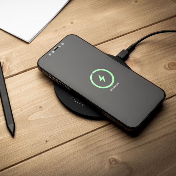 FIXED SlimPad Podložka pro rýchlé bezdrátové nabíjení telefonu, 15 W, černá FIXED SlimPad Podložka pro rýchlé bezdrátové nabíjení telefonu, 15 W, černá