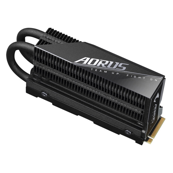Gigabyte AORUS NVMe Gen 4 7000s SSD 2TB, (7000MB/s, 6850MB/s), HeatSink