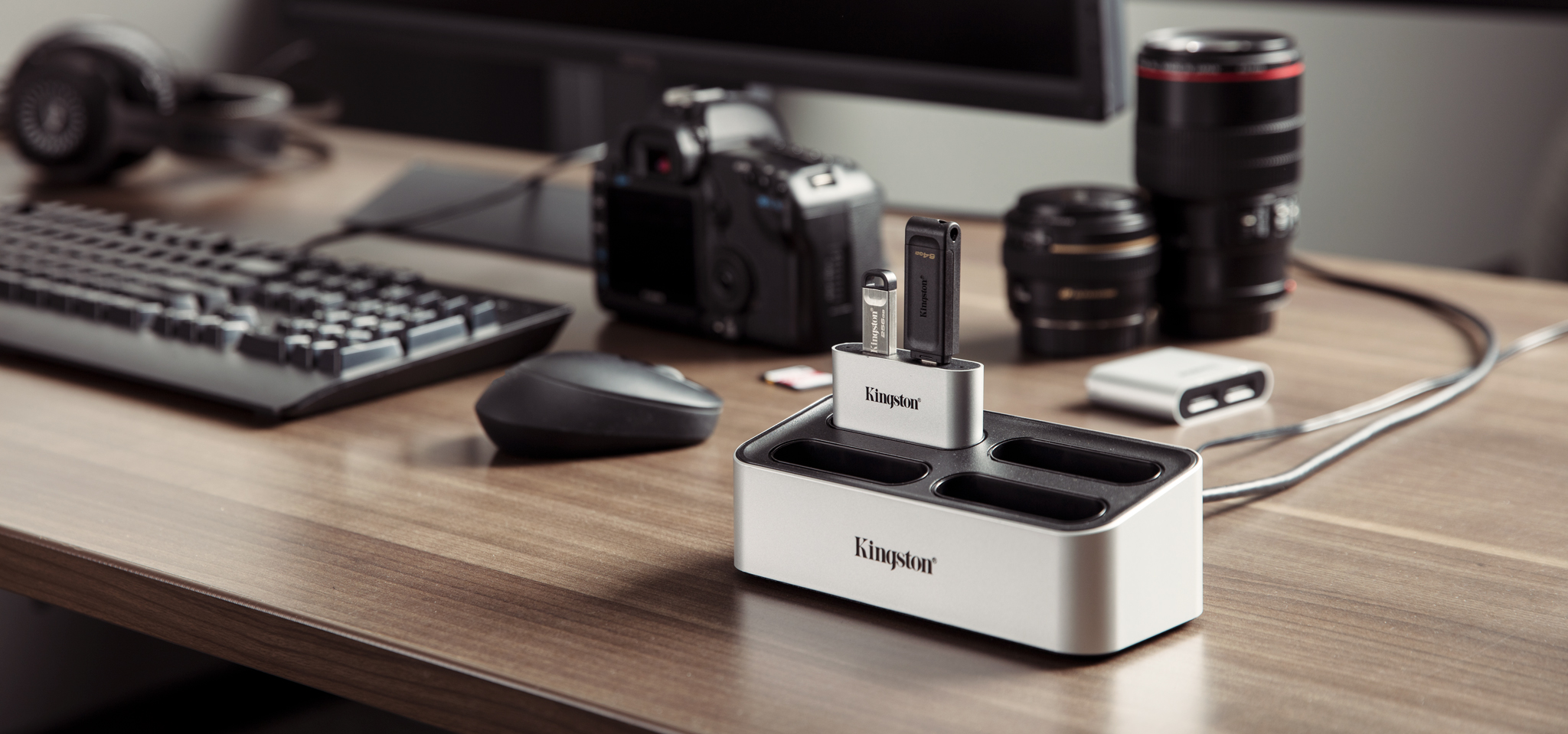 Dokovací stanice pro čtečky paměťových karet Kingston Workflow + USB mini HUB Dokovací stanice pro čtečky paměťových karet Kingston Workflow + USB mini HUB