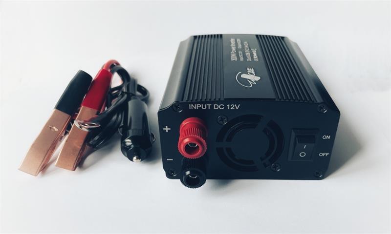 EUROCASE měnič napětí DC/AC, 12V/230V, 300W, USB, autozástrčka, svorky (MT-M300) EUROCASE měnič napětí DC/AC, 12V/230V, 300W, USB, autozástrčka, svorky (MT-M300)