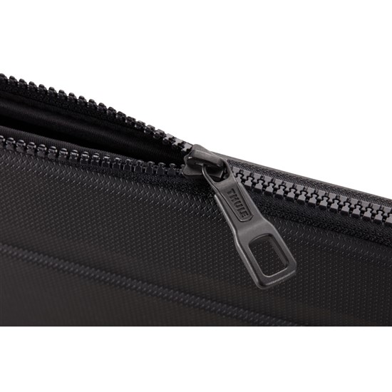 Thule Gauntlet 4 puzdro na 16" Macbook Pro čierne Thule Gauntlet 4 puzdro na 16" Macbook Pro čierne