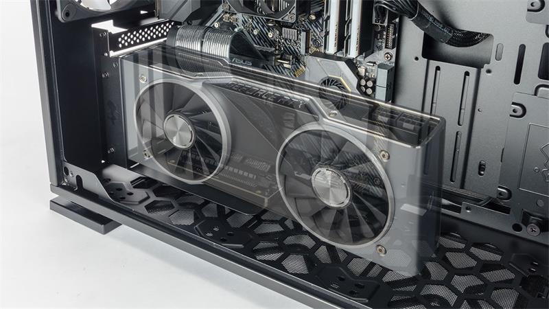 InWin PCI-E 4.0x16 Riser Cable & Bracket (Vertically Mount GPU Adapter) InWin PCI-E 4.0x16 Riser Cable & Bracket (Vertically Mount GPU Adapter)