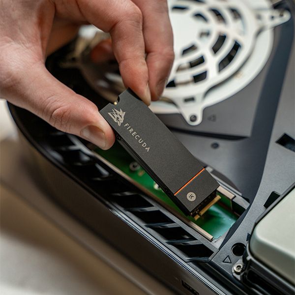 Seagate FireCuda 530 SSD 1TB M.2 NVMe Gen4 with Heatsink, 7300/6000 MBps Seagate FireCuda 530 SSD 1TB M.2 NVMe Gen4 with Heatsink, 7300/6000 MBps